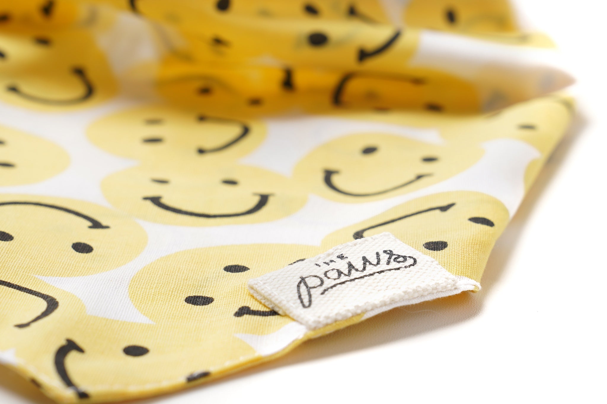 Smile Dog Bandana Detail - The Paws